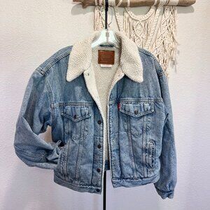 Levi’s Sherpa Lined Denim Trucker Jacket Light Wash Size M